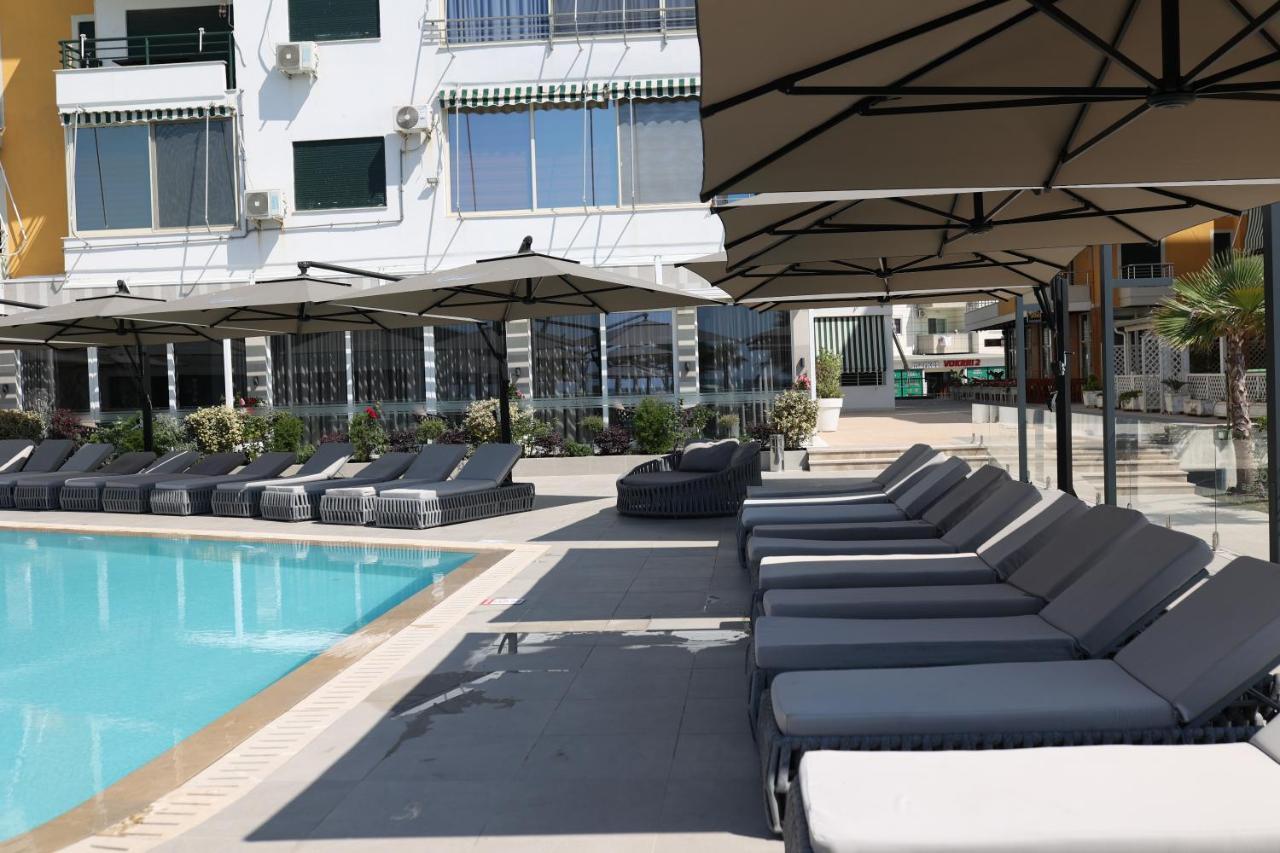 Comfort Suites Golem  Bagian luar foto