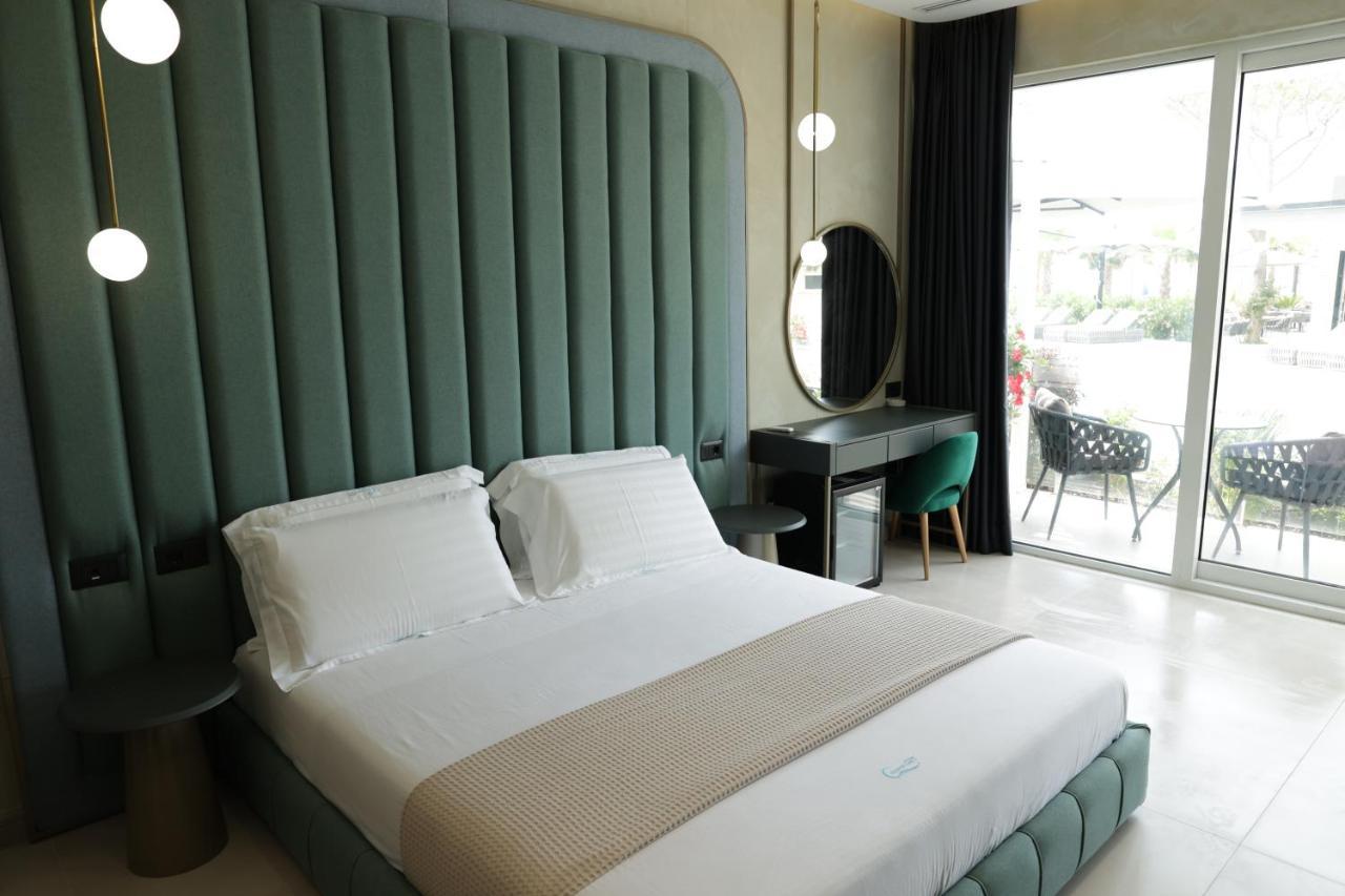 Comfort Suites Golem  Bagian luar foto