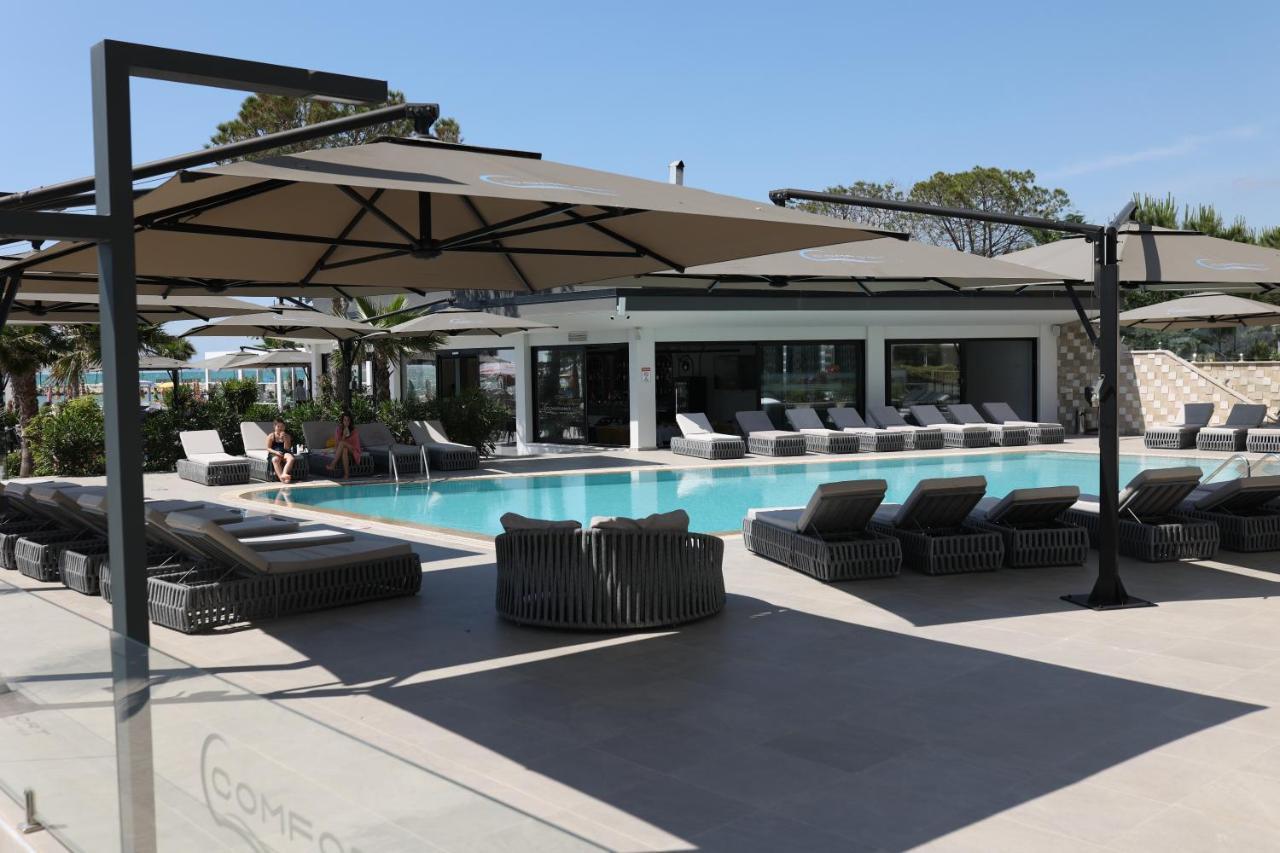 Comfort Suites Golem  Bagian luar foto