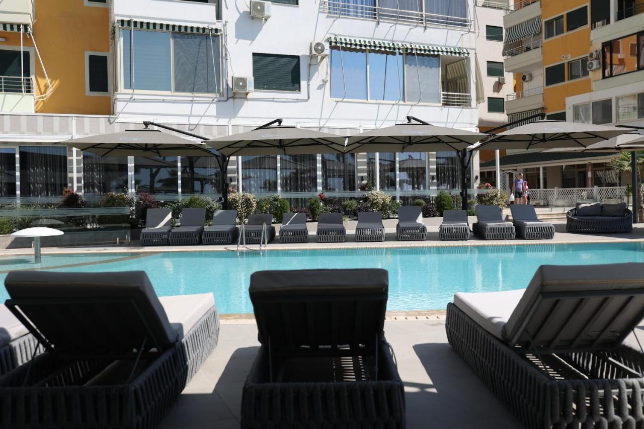 Comfort Suites Golem  Bagian luar foto