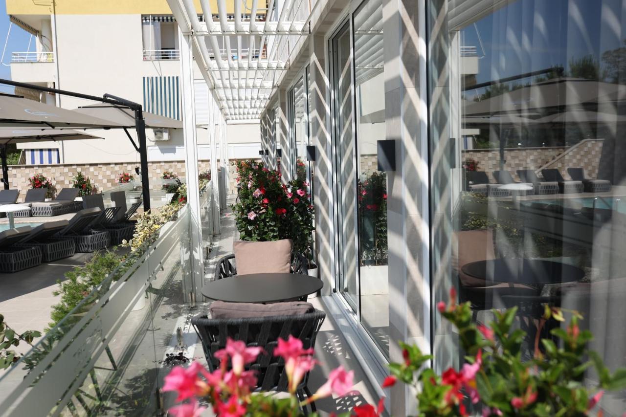 Comfort Suites Golem  Bagian luar foto