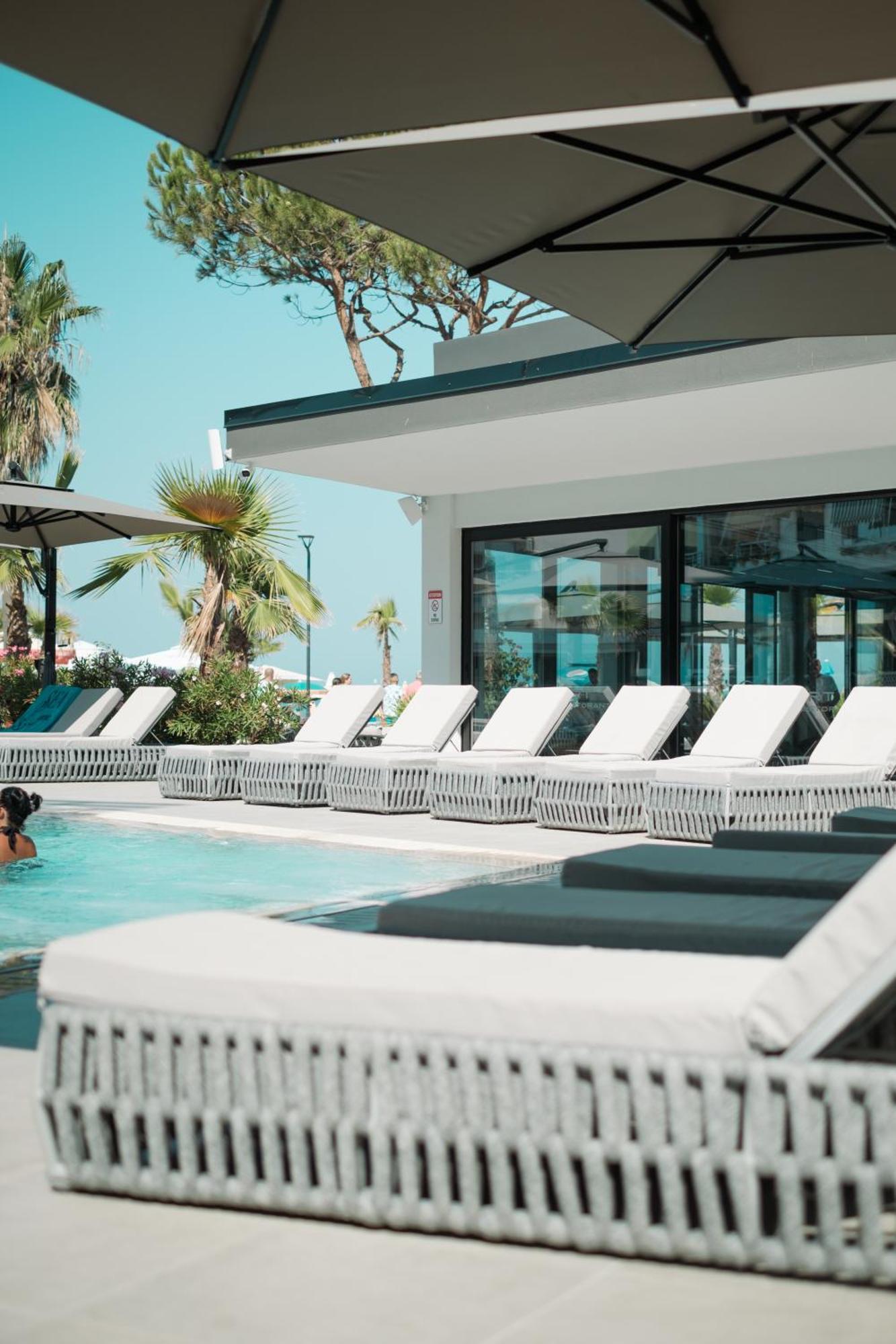 Comfort Suites Golem  Bagian luar foto