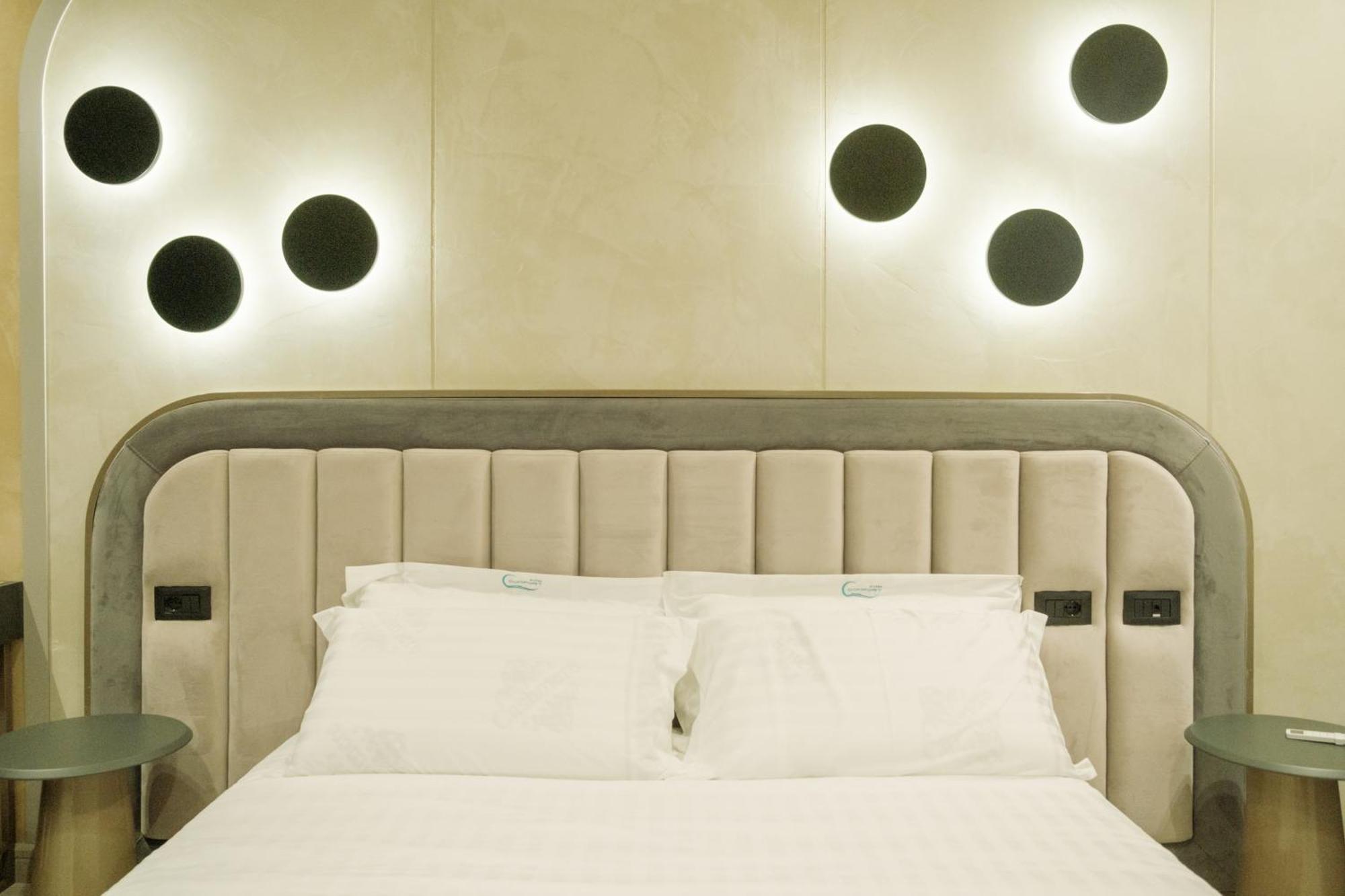 Comfort Suites Golem  Bagian luar foto