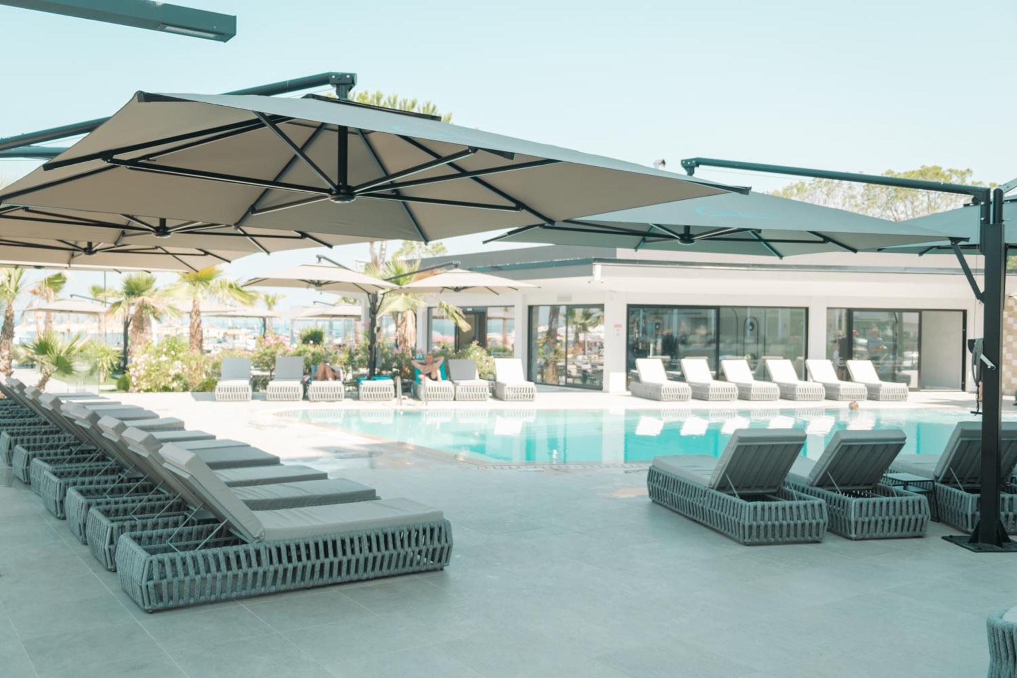 Comfort Suites Golem  Bagian luar foto