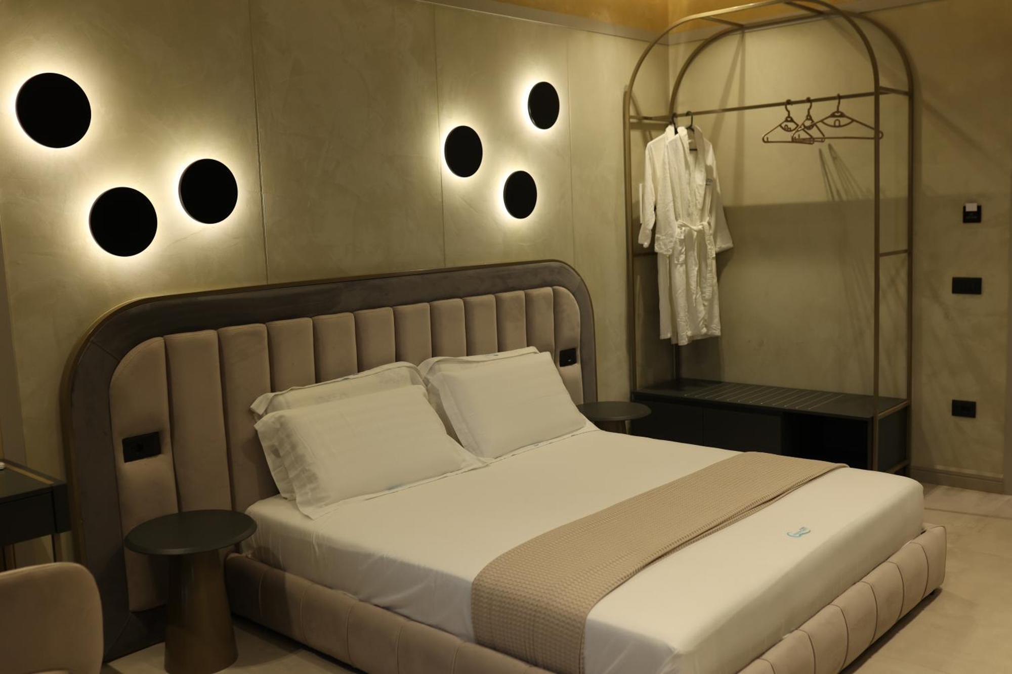 Comfort Suites Golem  Bagian luar foto