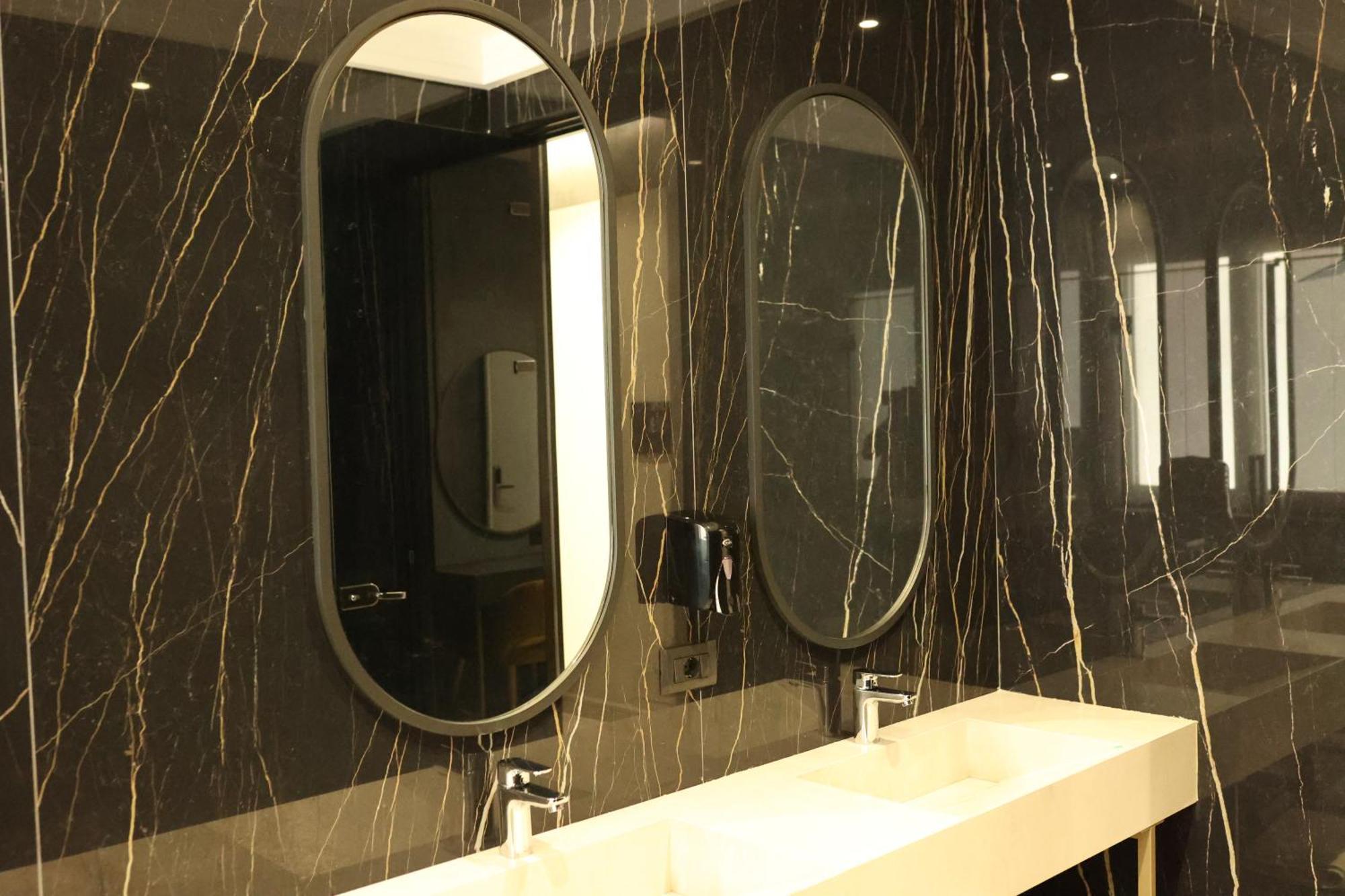 Comfort Suites Golem  Bagian luar foto