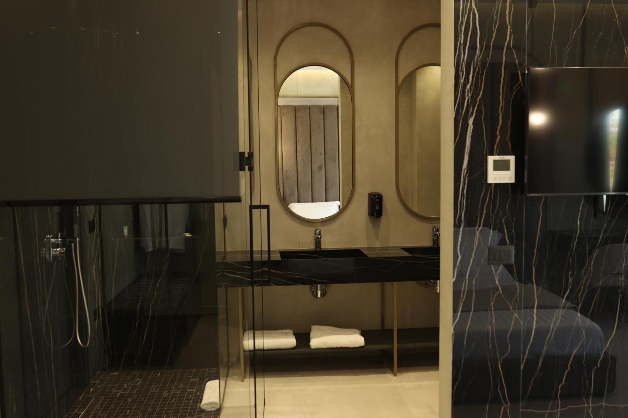 Comfort Suites Golem  Bagian luar foto