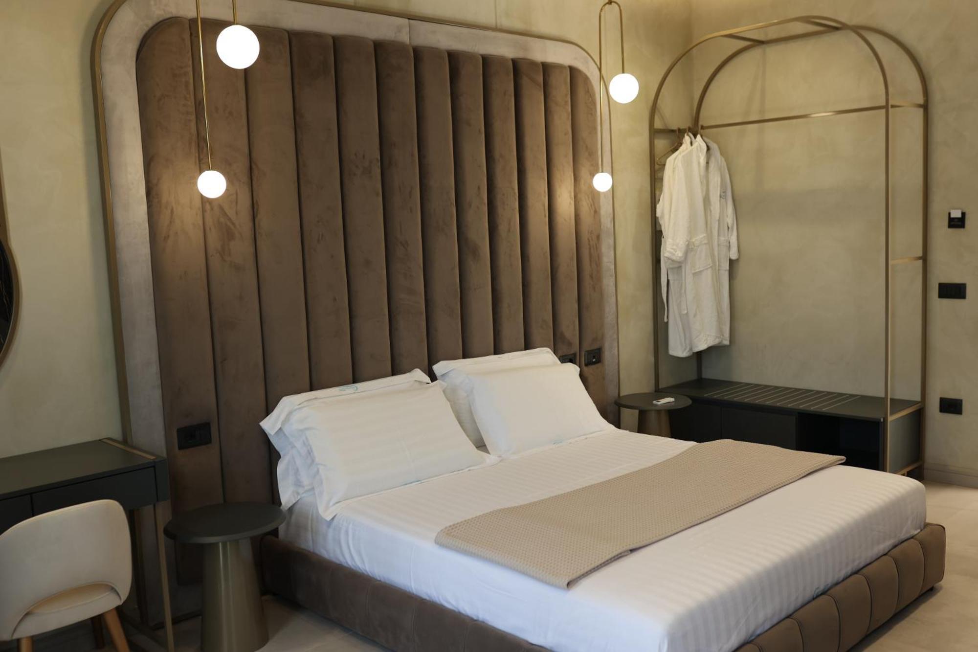 Comfort Suites Golem  Bagian luar foto