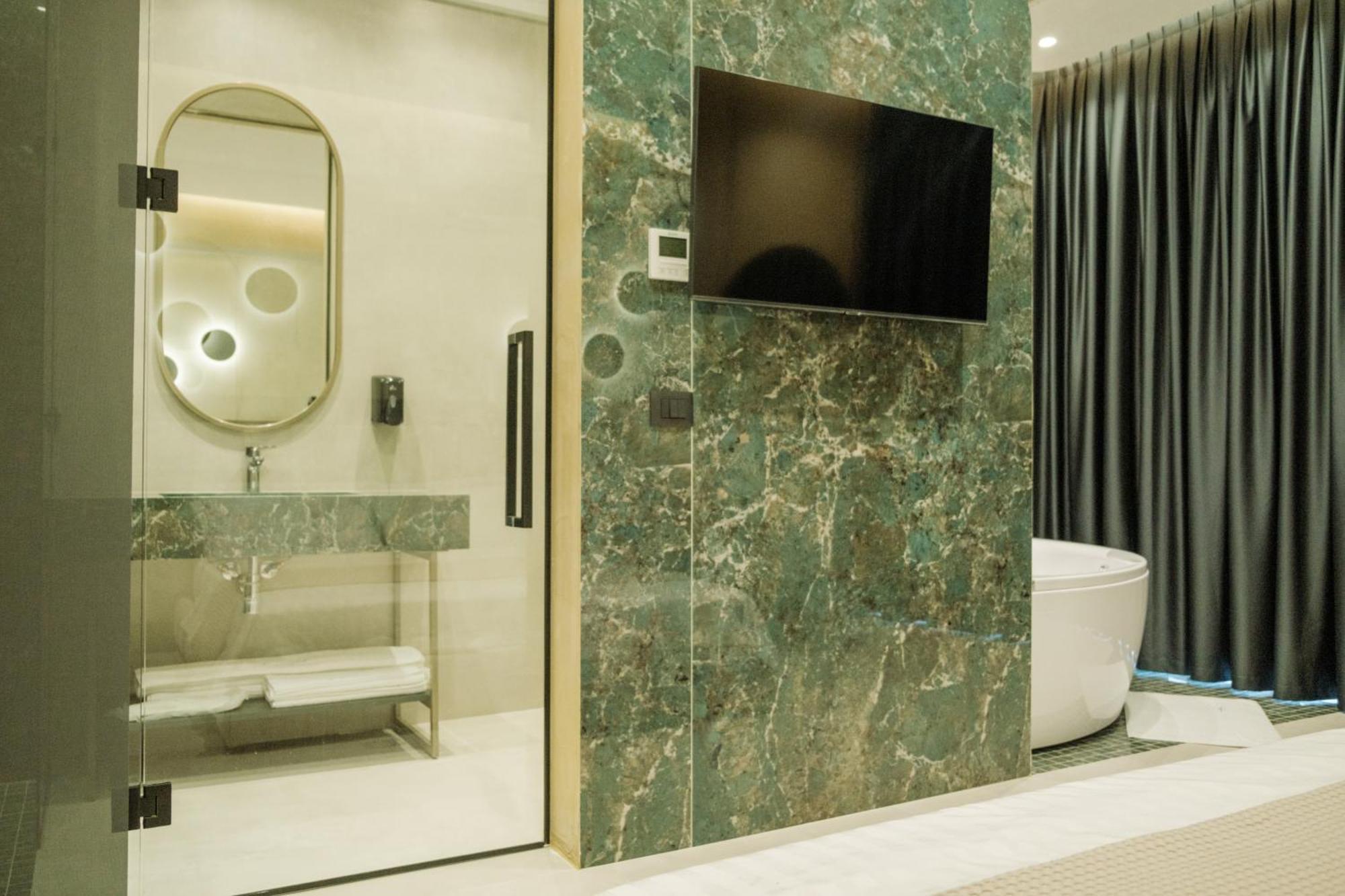 Comfort Suites Golem  Bagian luar foto