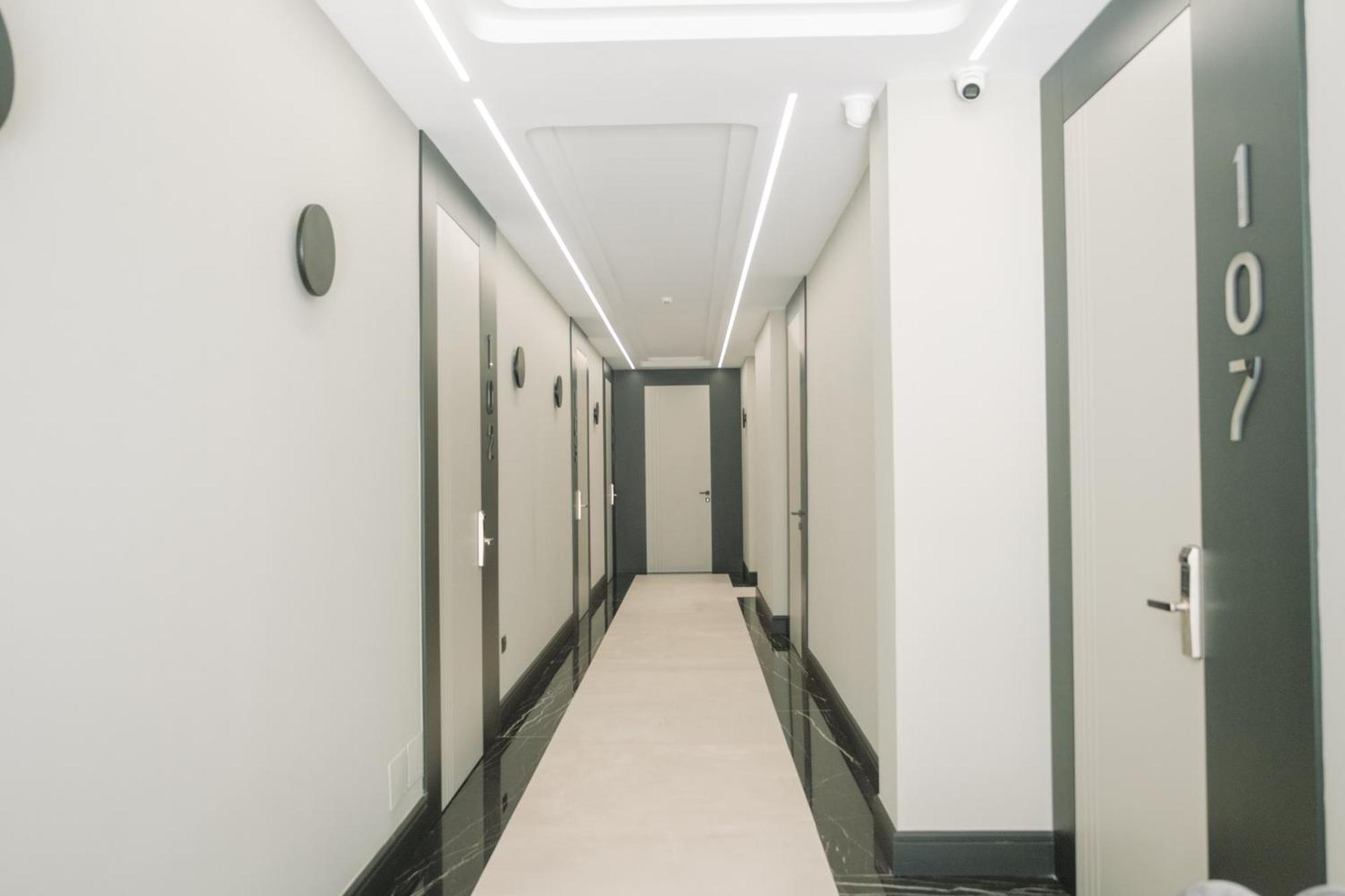 Comfort Suites Golem  Bagian luar foto