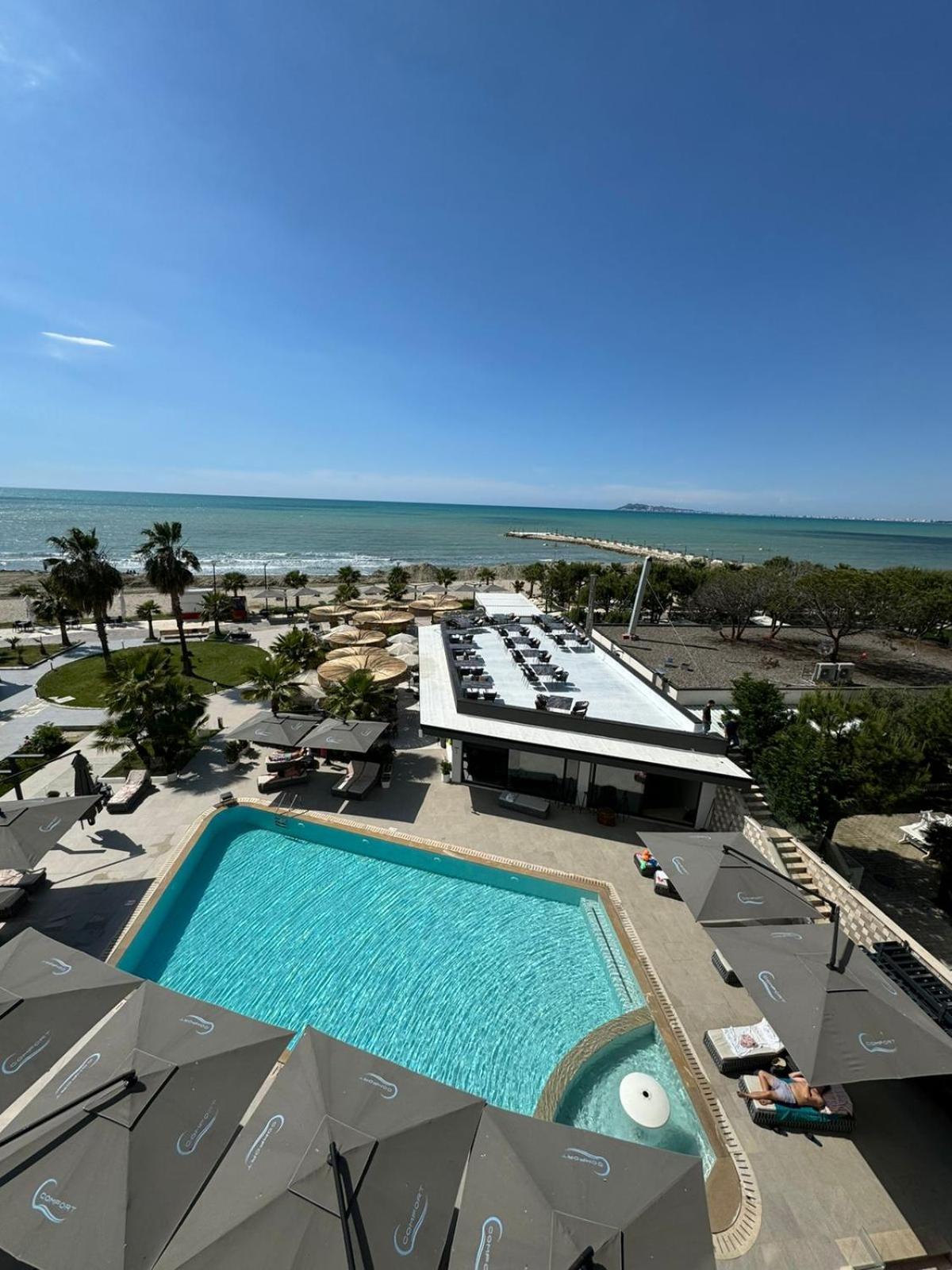 Comfort Suites Golem  Bagian luar foto