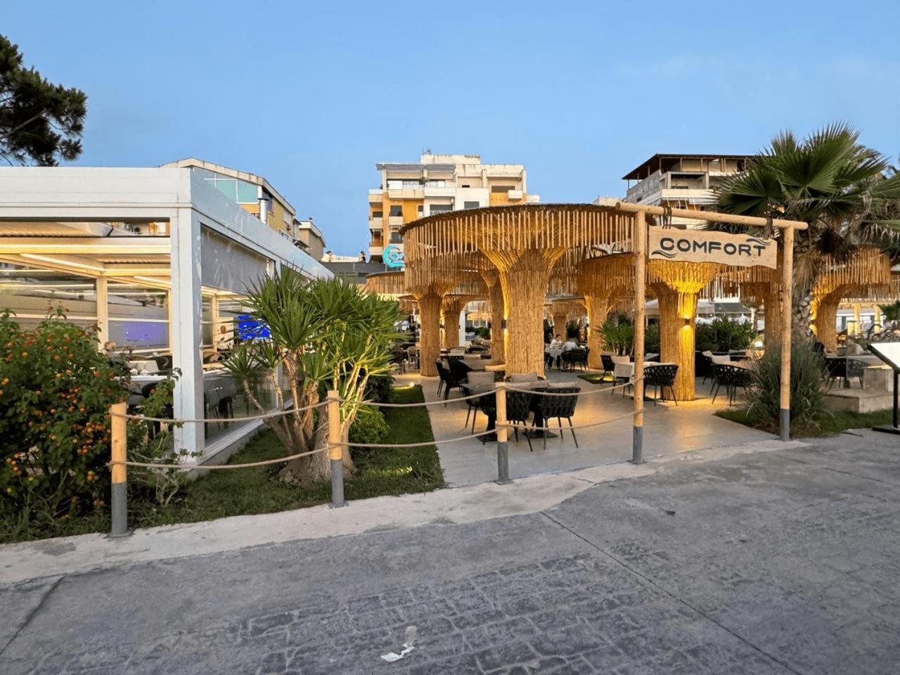 Comfort Suites Golem  Bagian luar foto