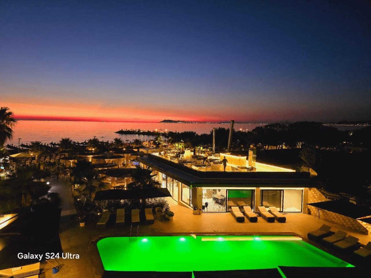 Comfort Suites Golem  Bagian luar foto