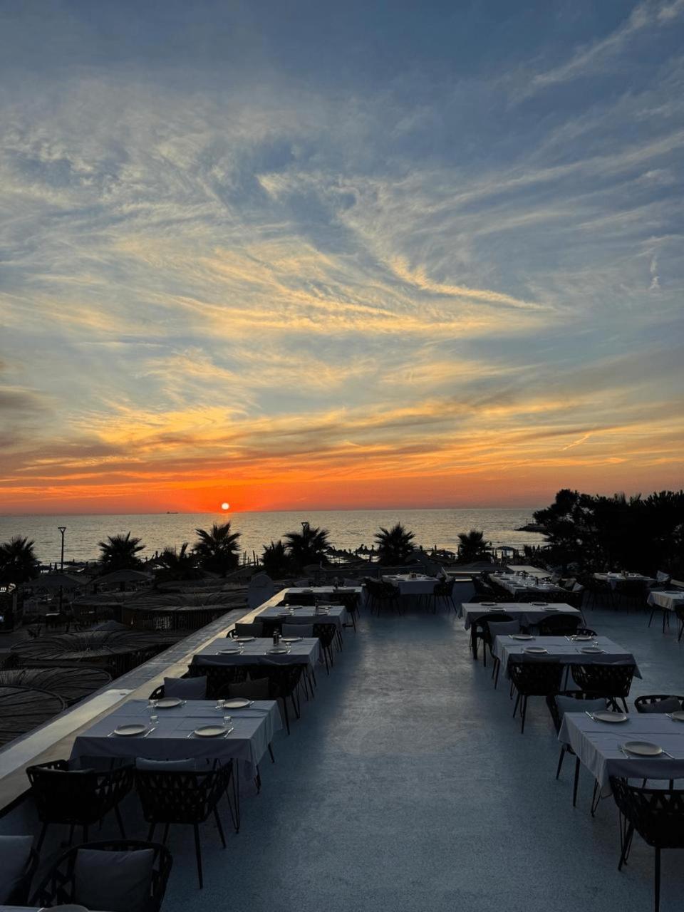 Comfort Suites Golem  Bagian luar foto
