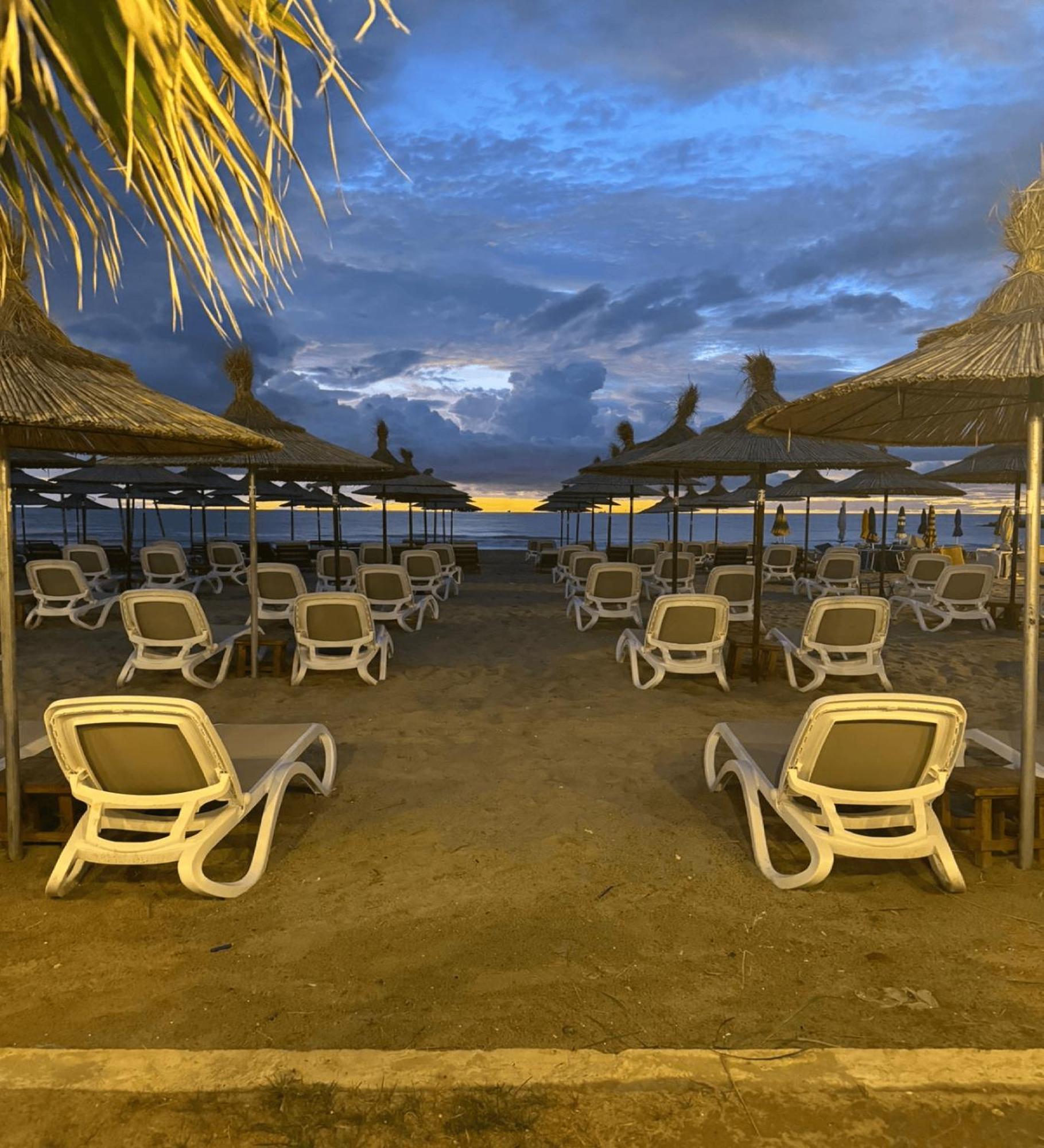 Comfort Suites Golem  Bagian luar foto