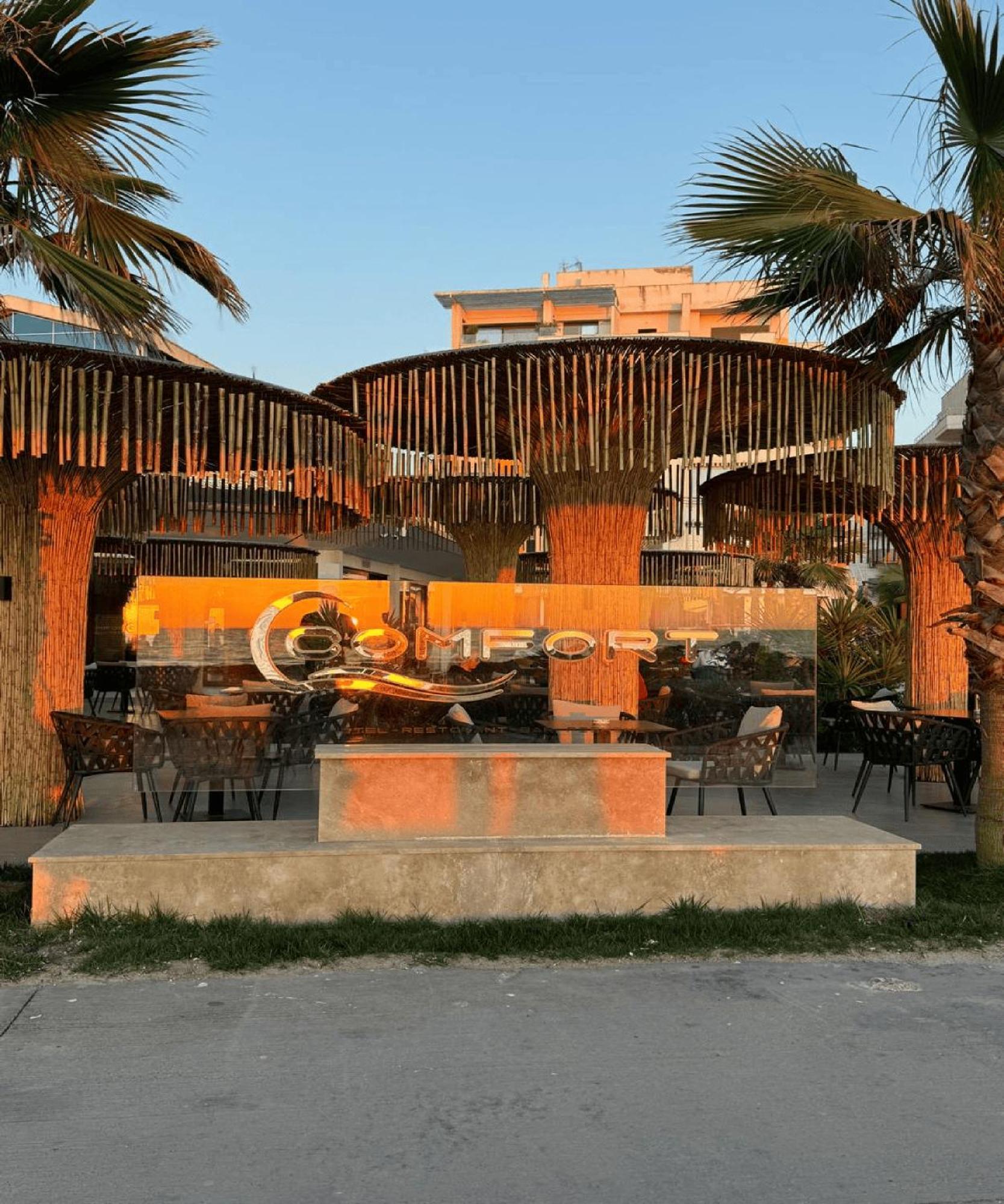 Comfort Suites Golem  Bagian luar foto