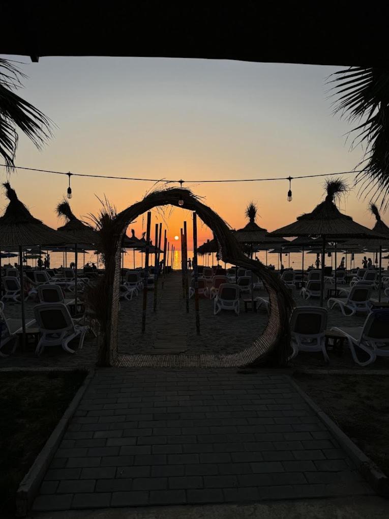 Comfort Suites Golem  Bagian luar foto