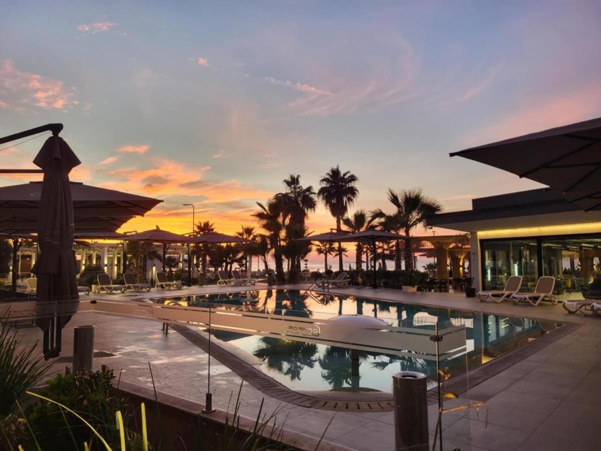 Comfort Suites Golem  Bagian luar foto