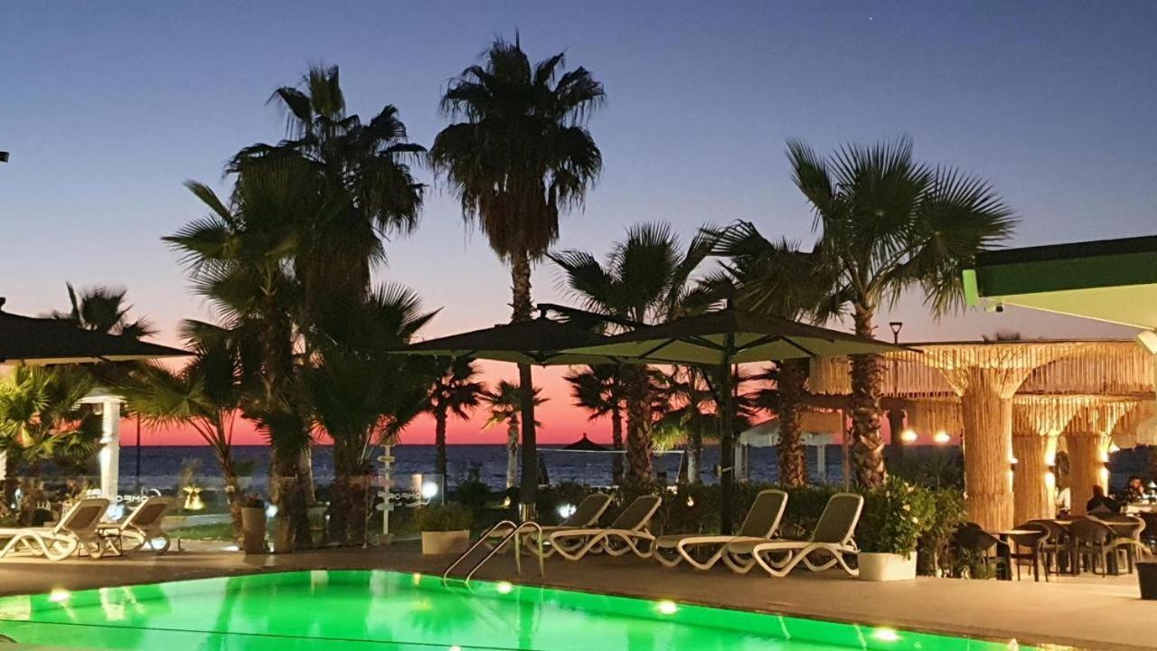 Comfort Suites Golem  Bagian luar foto