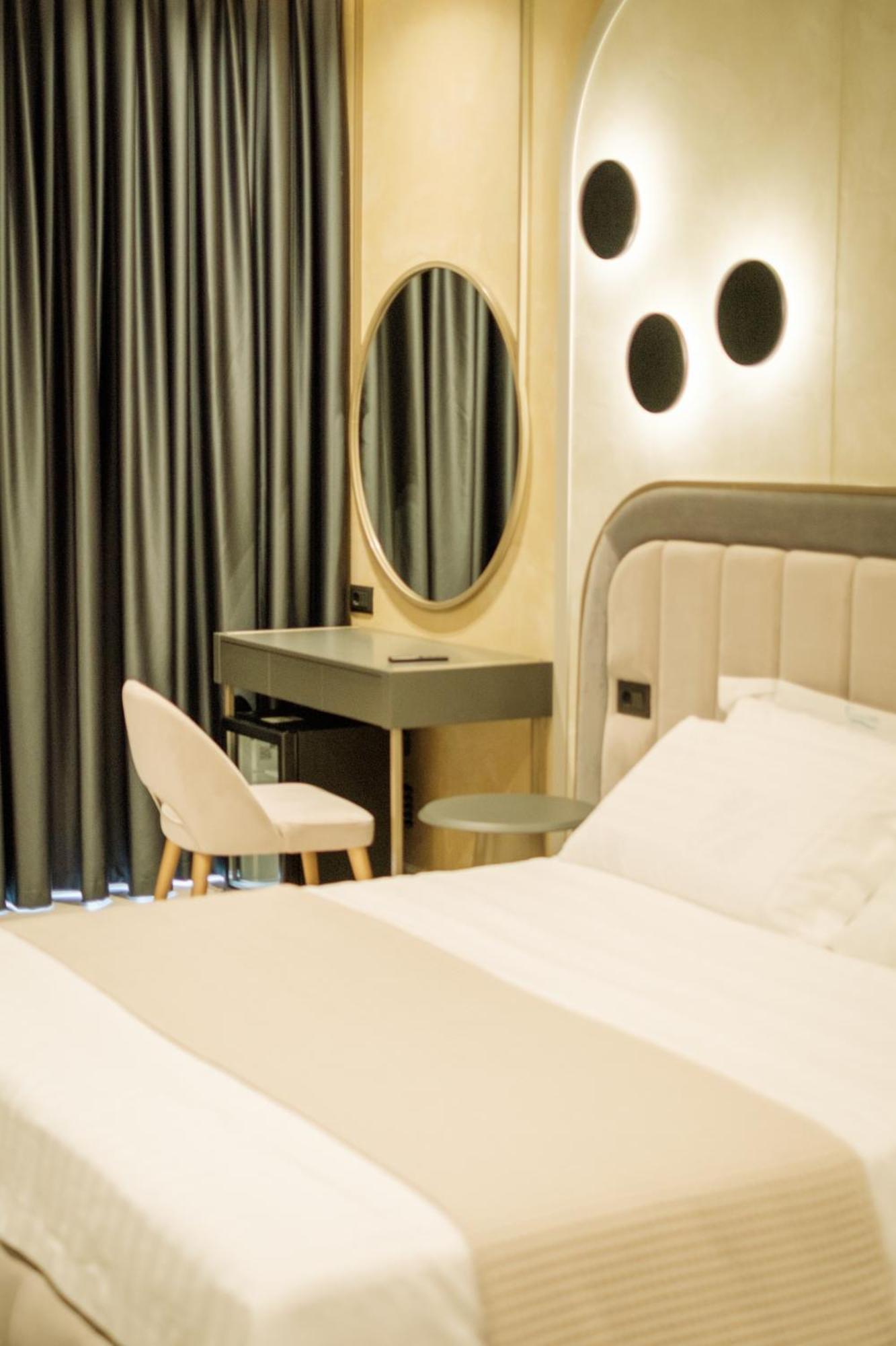 Comfort Suites Golem  Bagian luar foto